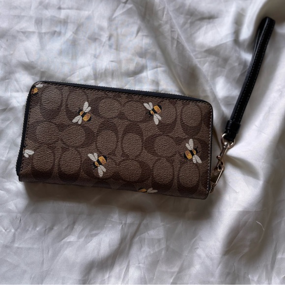 Coach wallet/wristlet - Picture 3 of 3